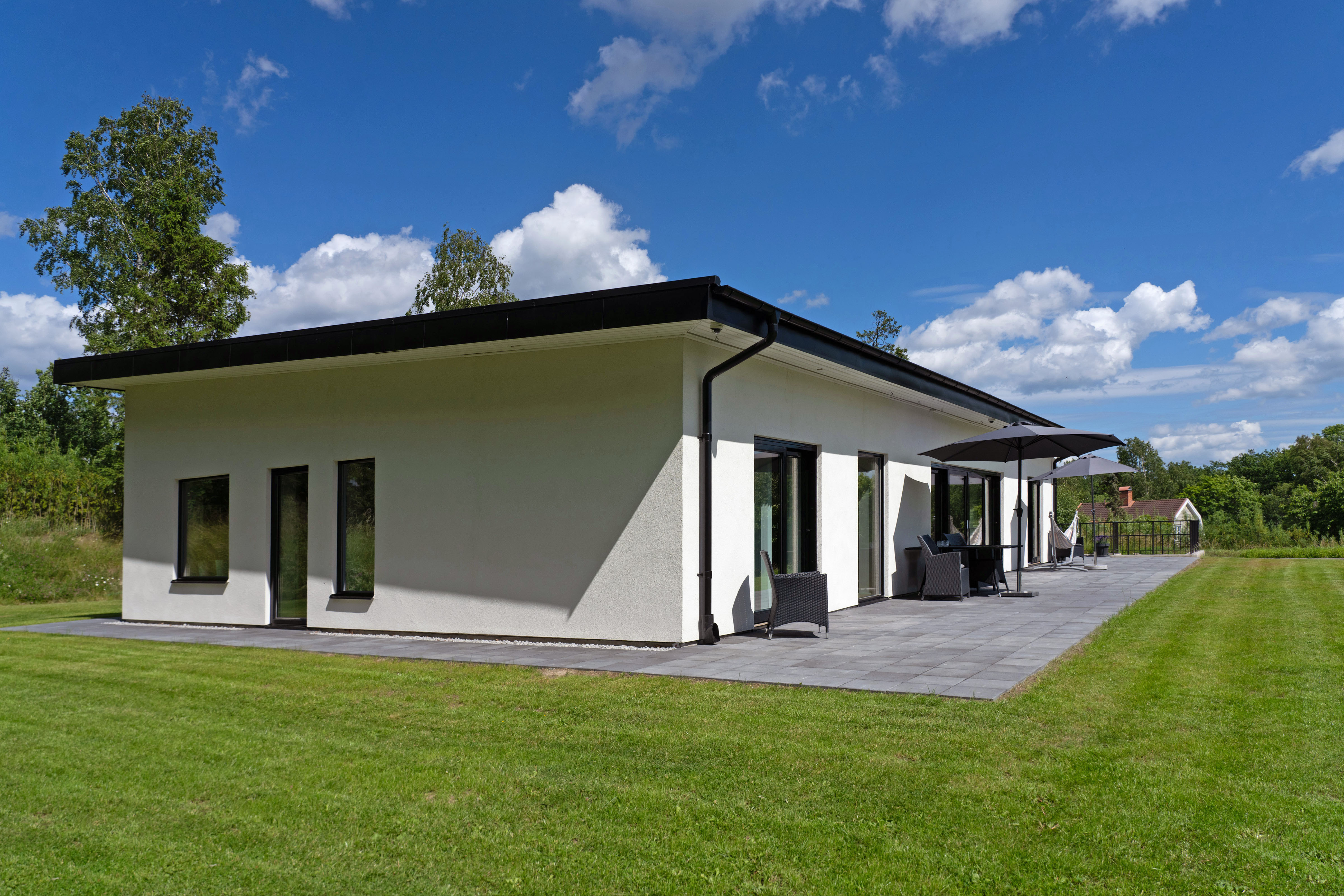  Modern Villa with Open Views, Subdividable Plot and Exceptional Commuter options - 物件實景