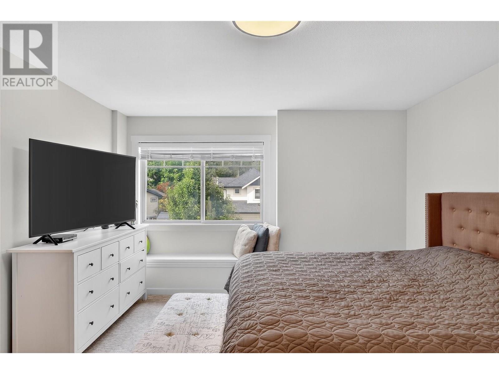 KELOWNA, British Columbia, V1W 4X9, CA, 4 Bedrooms Bedrooms, ,3 BathroomsBathrooms,Residential,For Sale,1898520