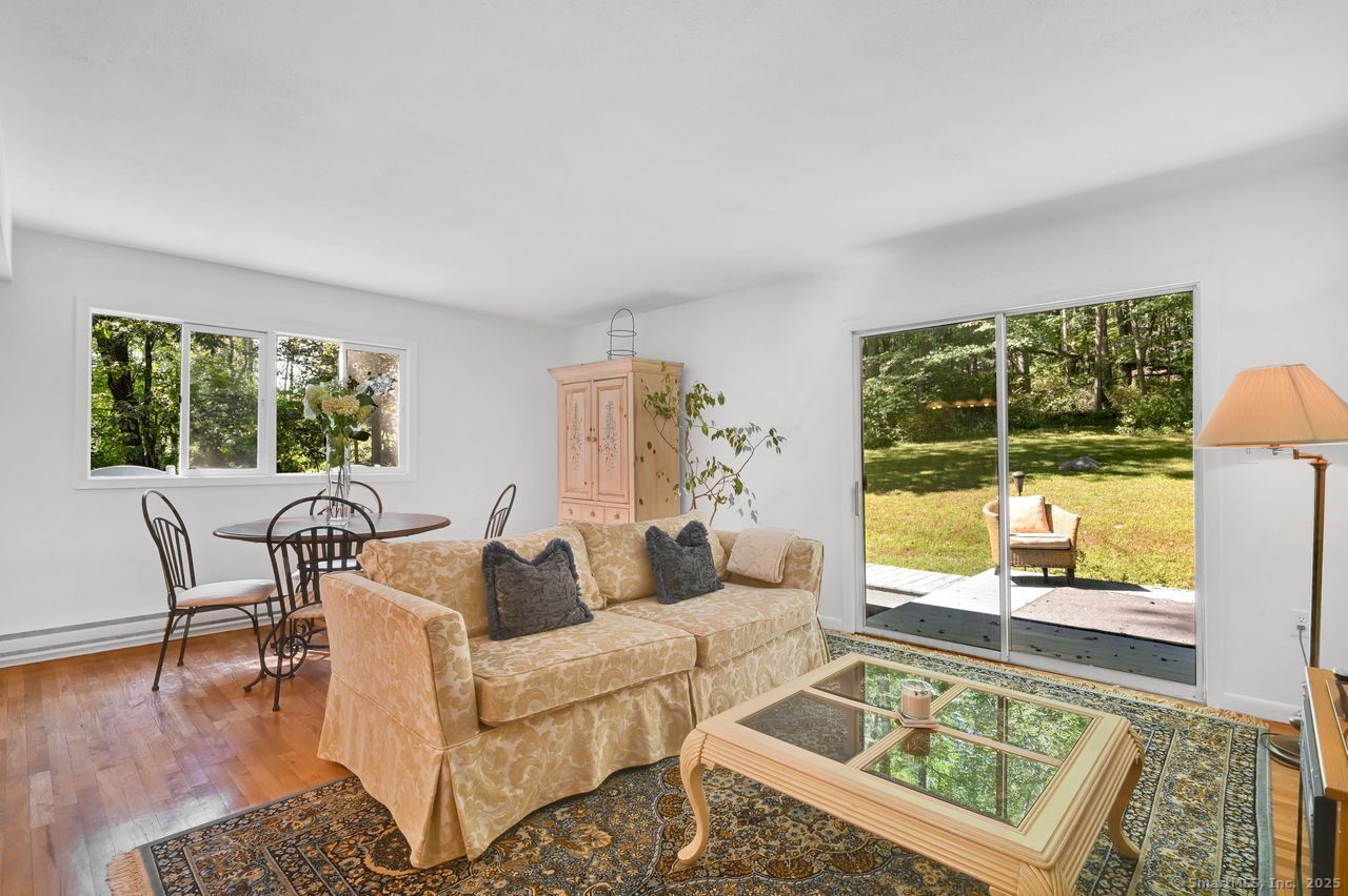Newtown, Connecticut, 06470, United States, 3 Bedrooms Bedrooms, ,2 BathroomsBathrooms,Residential,For Sale,1941987