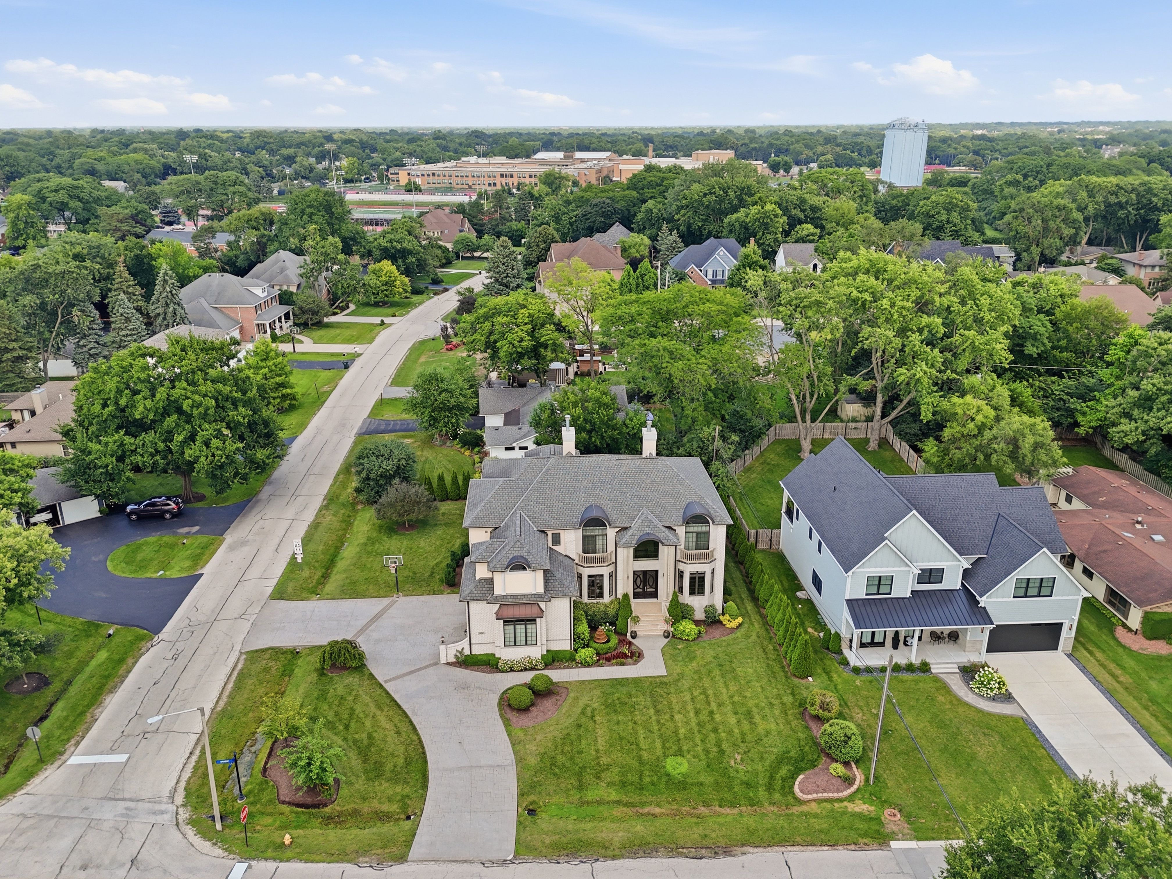  Perfectly Positioned in the Prestigious Golfview Hills Community of Hinsdale - 物件實景