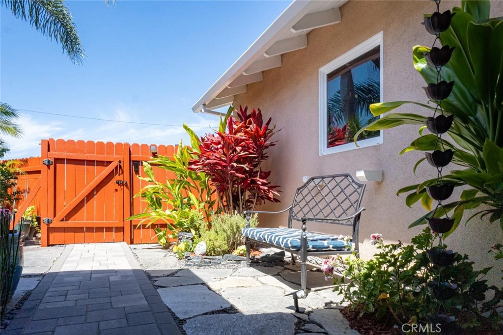 Huntington Beach, California, 92649, United States, 3 Bedrooms Bedrooms, ,2 BathroomsBathrooms,Residential,For Sale,2042860