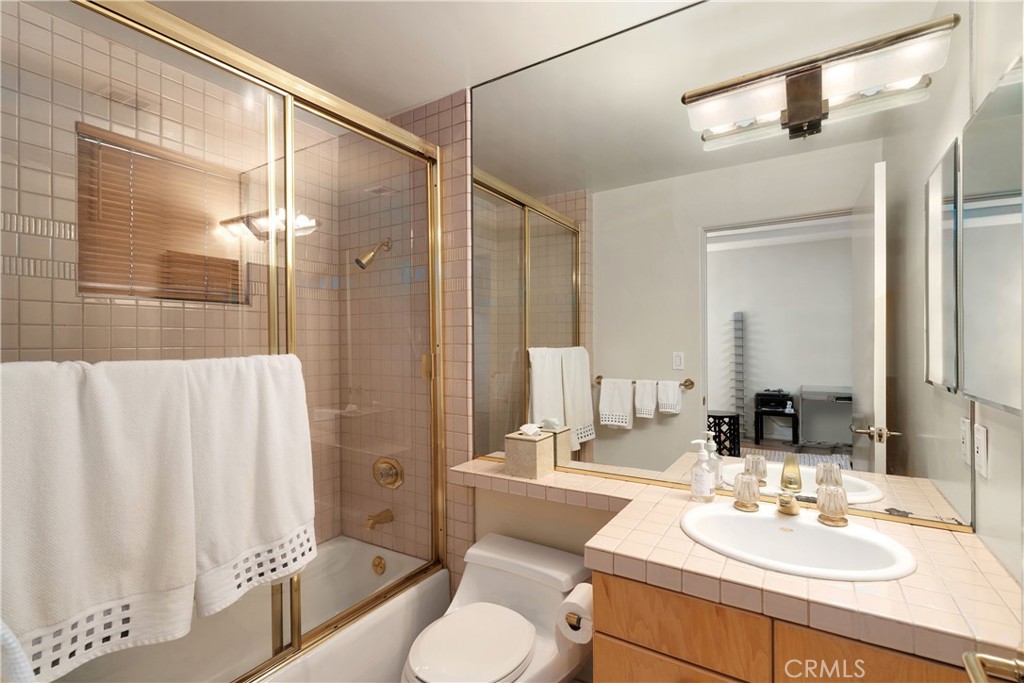 Studio City, California, 91604, United States, 2 Bedrooms Bedrooms, ,3 BathroomsBathrooms,Residential,For Sale,1847940