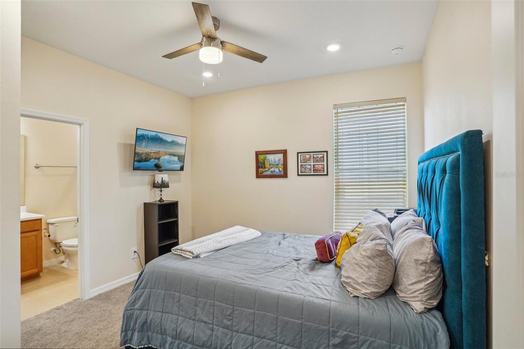 Apopka, Florida, 32703, United States, 5 Bedrooms Bedrooms, ,5 BathroomsBathrooms,Residential,For Sale,1837631