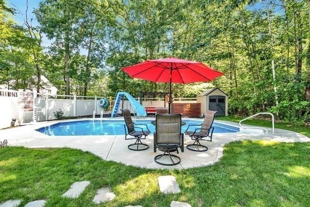Derry, New Hampshire, 03038, United States, 3 Bedrooms Bedrooms, ,3 BathroomsBathrooms,Residential,For Sale,1928309