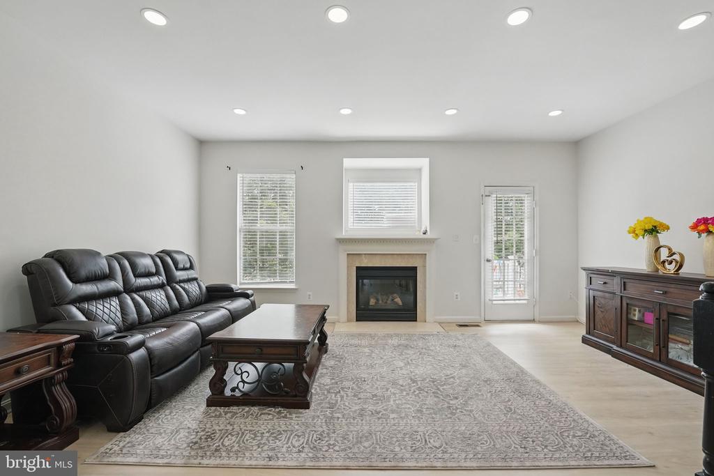 Ashburn, Virginia, 20147, United States, 3 Bedrooms Bedrooms, ,4 BathroomsBathrooms,Residential,For Sale,1850747