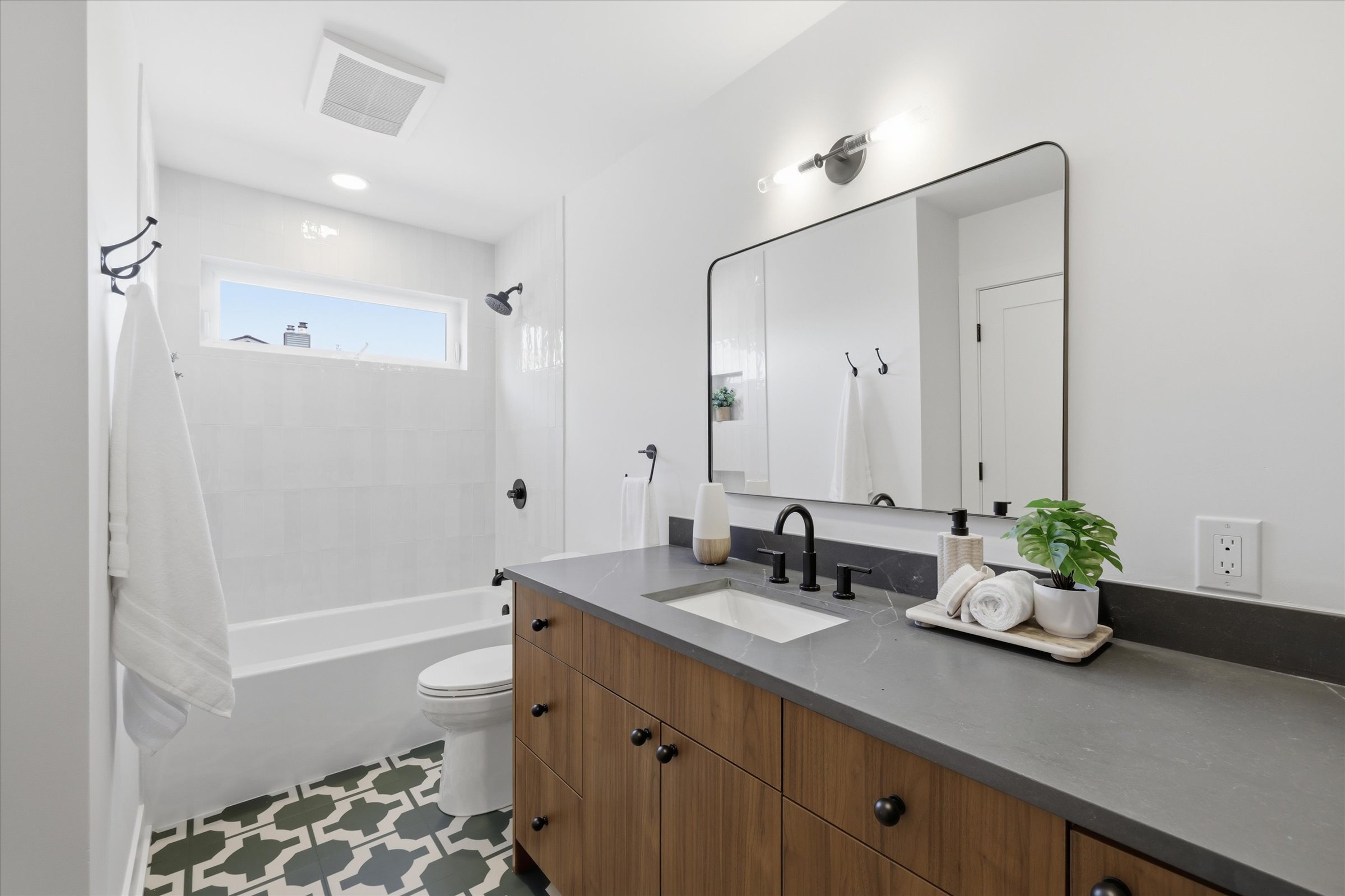  909 32nd Ave S Unit #B, Seattle, WA 98144 - 物件實景