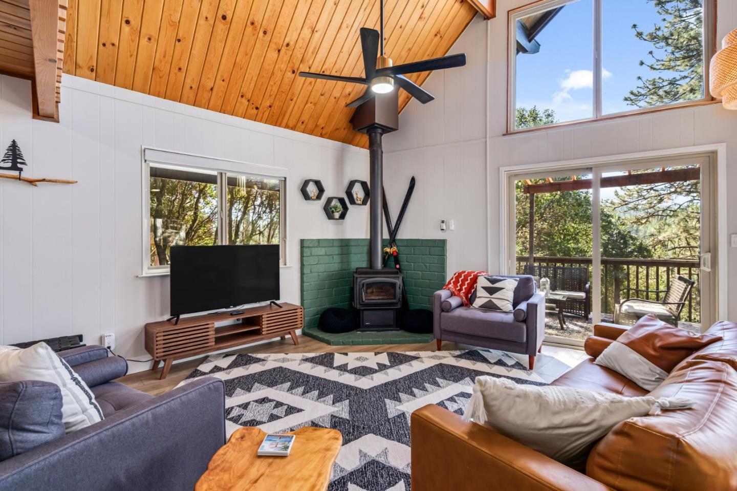 Groveland, California, 95321, United States, 2 Bedrooms Bedrooms, ,3 BathroomsBathrooms,Residential,For Sale,1962373