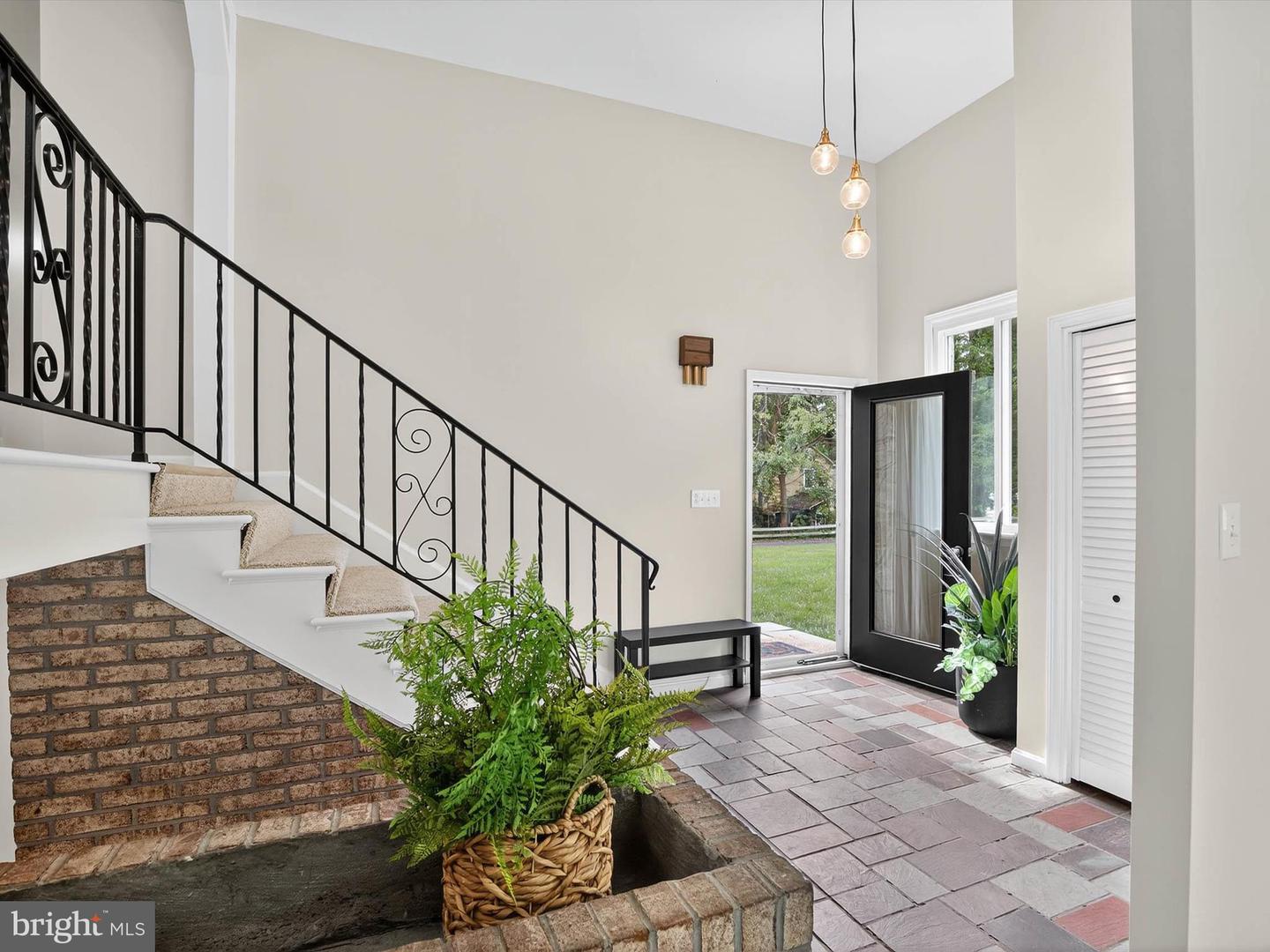 Lancaster, Pennsylvania, 17601, United States, 4 Bedrooms Bedrooms, ,3 BathroomsBathrooms,Residential,For Sale,2003108