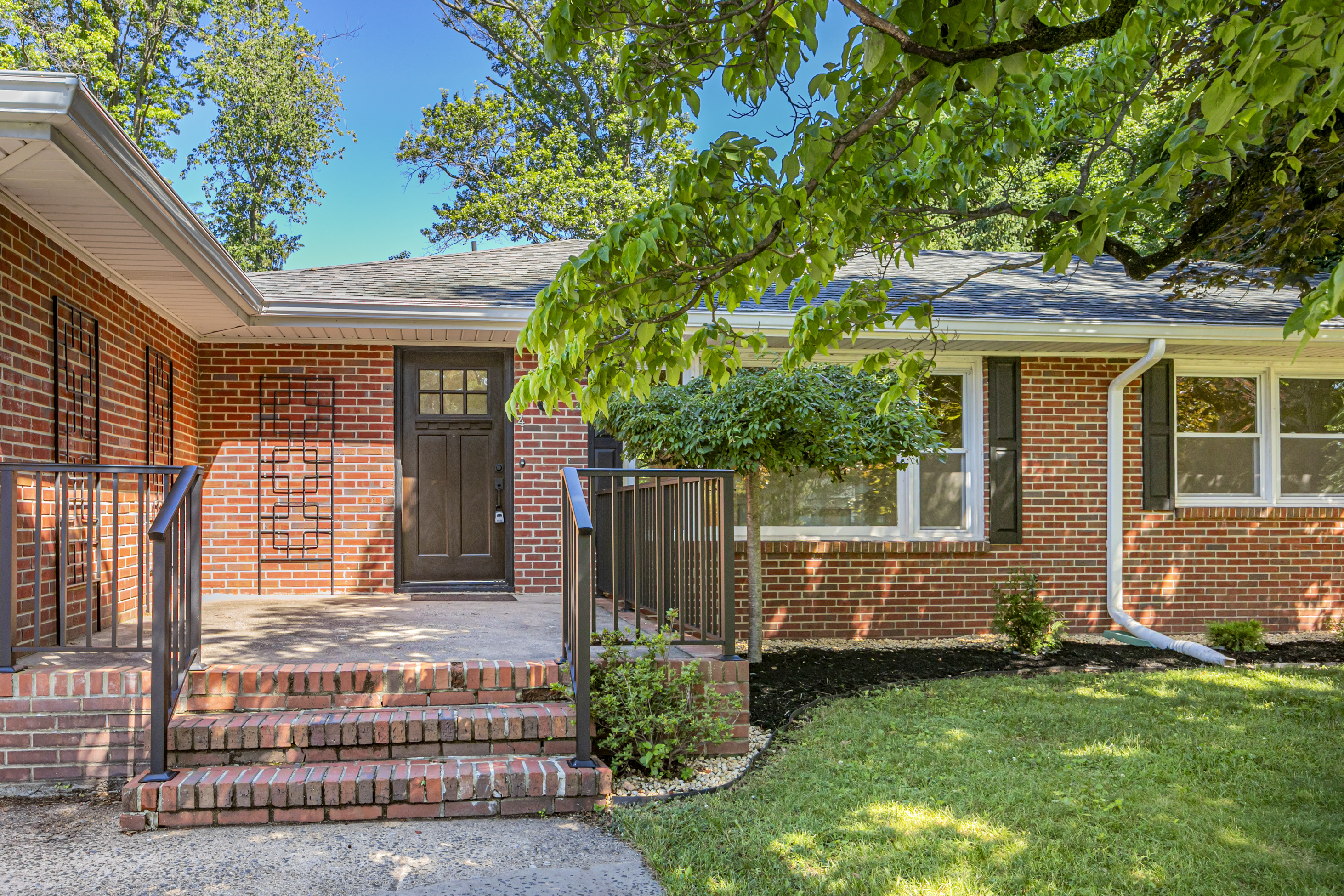  Move-In Ready Ranch in a Terrific Location - 物件實景