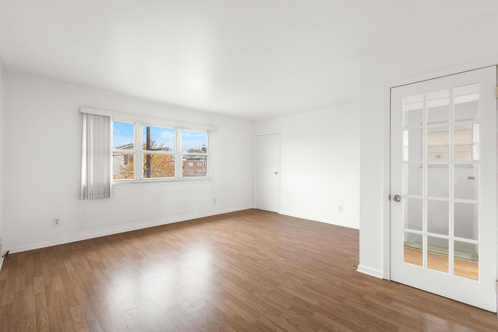 Harrison, New Jersey, 07029, United States, 6 Bedrooms Bedrooms, ,2 BathroomsBathrooms,Residential,For Sale,1991185