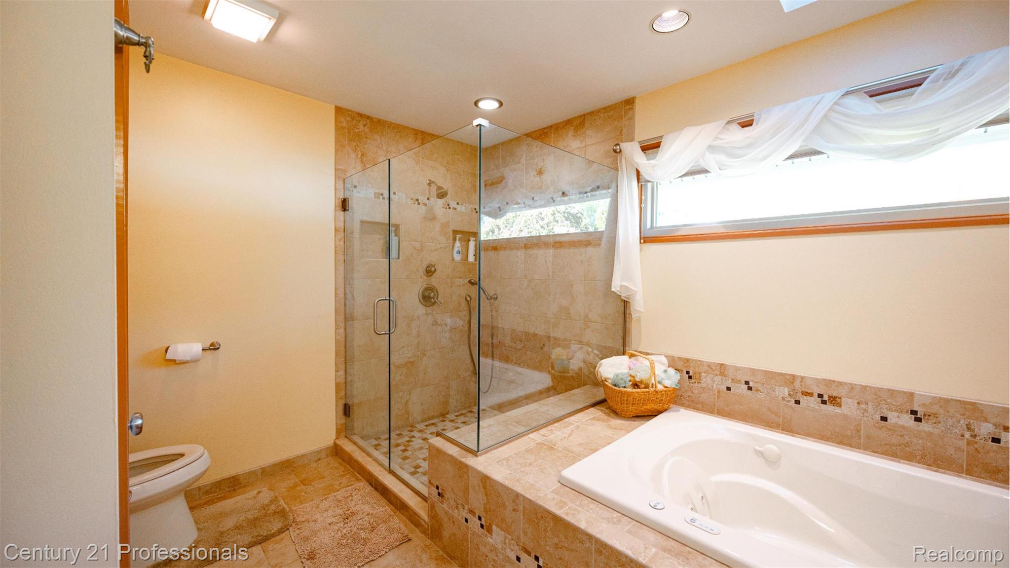 RochesterHills, Michigan, 48309, United States, 4 Bedrooms Bedrooms, ,4 BathroomsBathrooms,Residential,For Sale,1980404