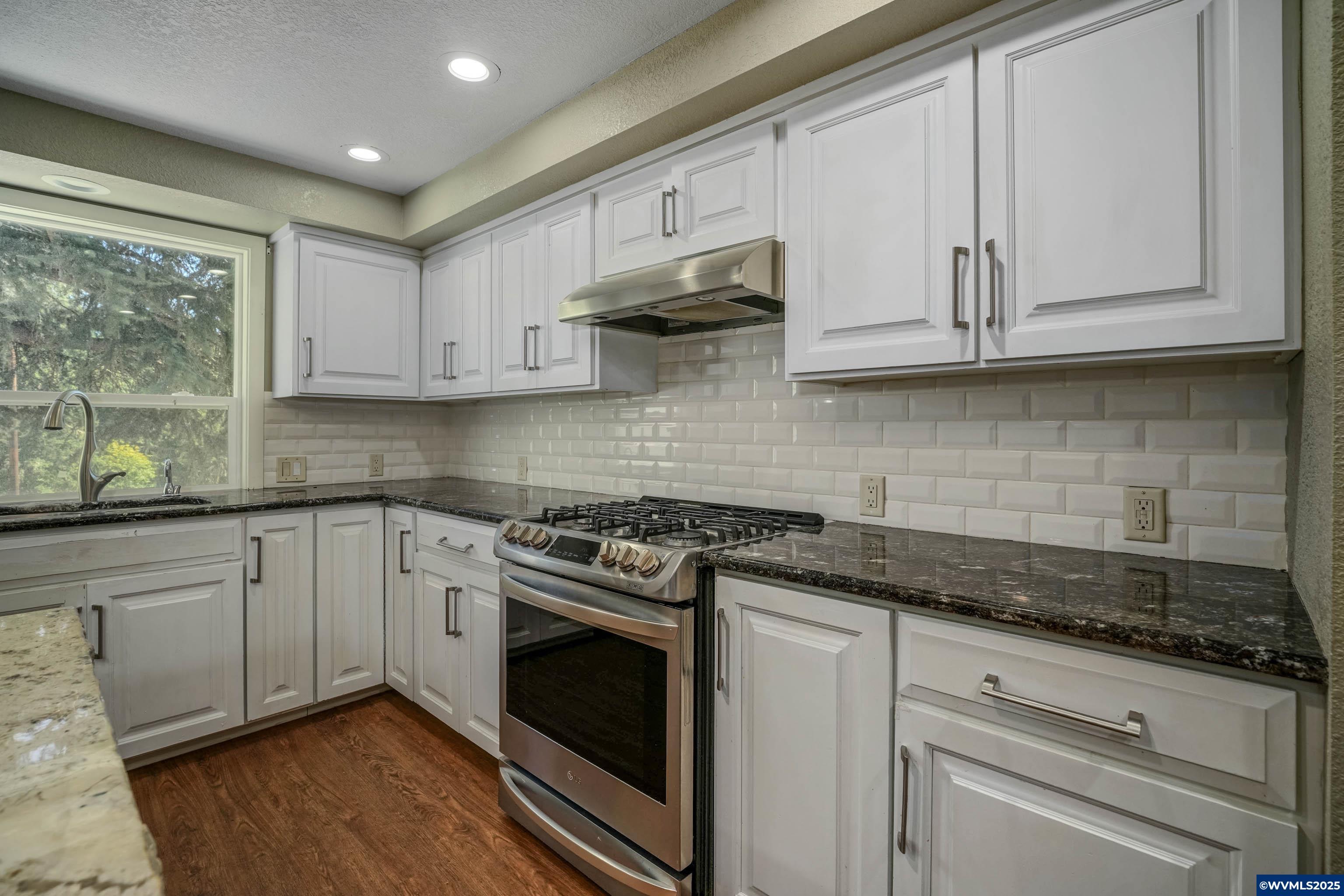 Salem, Oregon, 97304, United States, 4 Bedrooms Bedrooms, ,4 BathroomsBathrooms,Residential,For Sale,1805050
