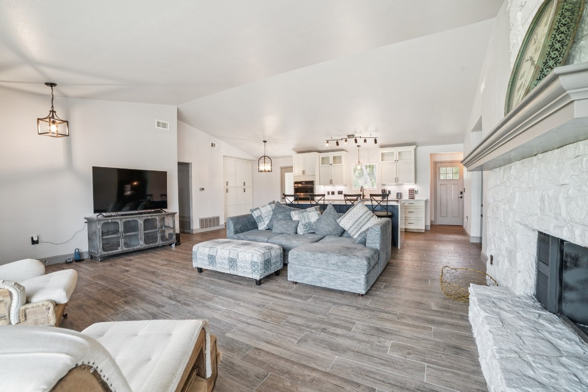 Austin, Texas, 78736, United States, 3 Bedrooms Bedrooms, ,2 BathroomsBathrooms,Residential,For Sale,1849915