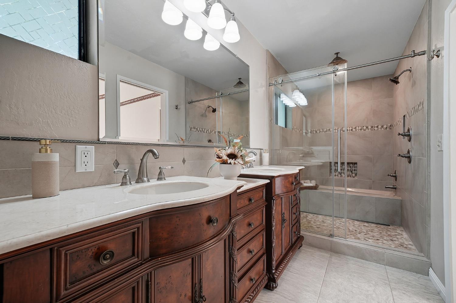 Pine Grove, California, 95665, United States, 3 Bedrooms Bedrooms, ,4 BathroomsBathrooms,Residential,For Sale,1975649