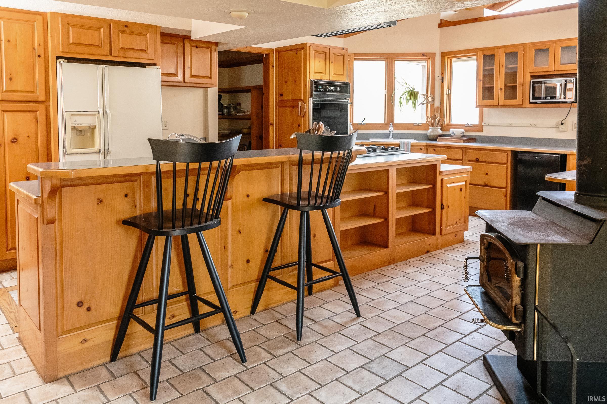 Bloomington, Indiana, 47401, United States, 8 Bedrooms Bedrooms, ,5 BathroomsBathrooms,Residential,For Sale,1988633