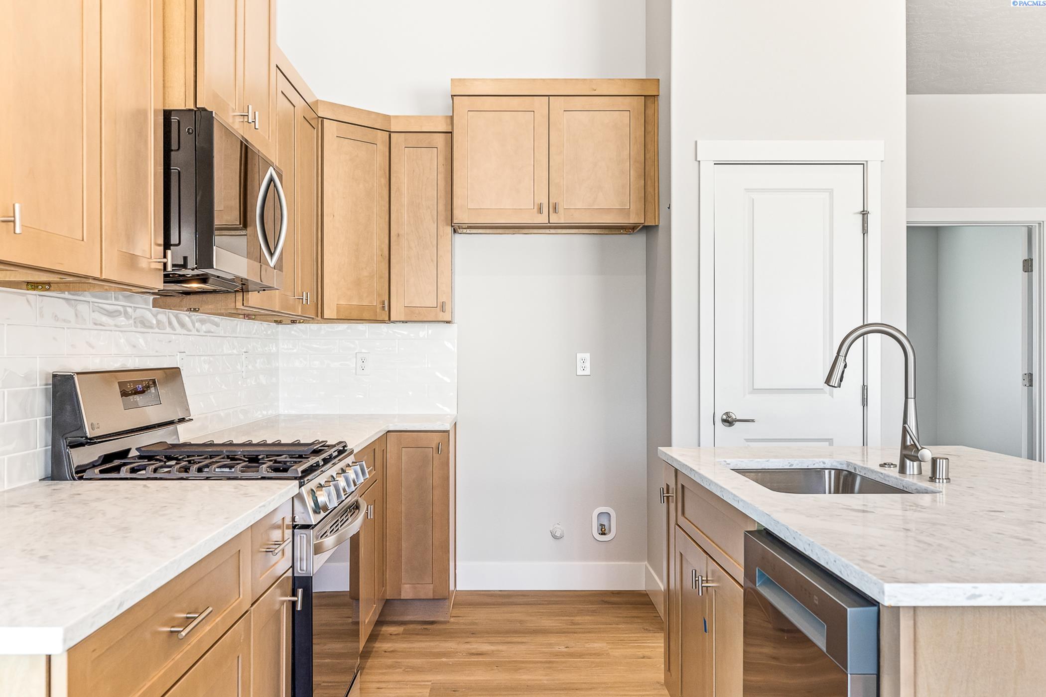 Kennewick, Washington, 99338, United States, 3 Bedrooms Bedrooms, ,1 BathroomBathrooms,Residential,For Sale,1803967