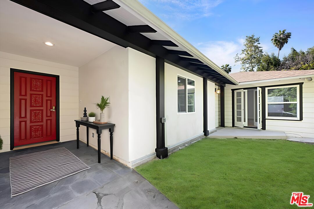 Los Angeles, California, 90046, United States, 3 Bedrooms Bedrooms, ,3 BathroomsBathrooms,Residential,For Sale,1838639