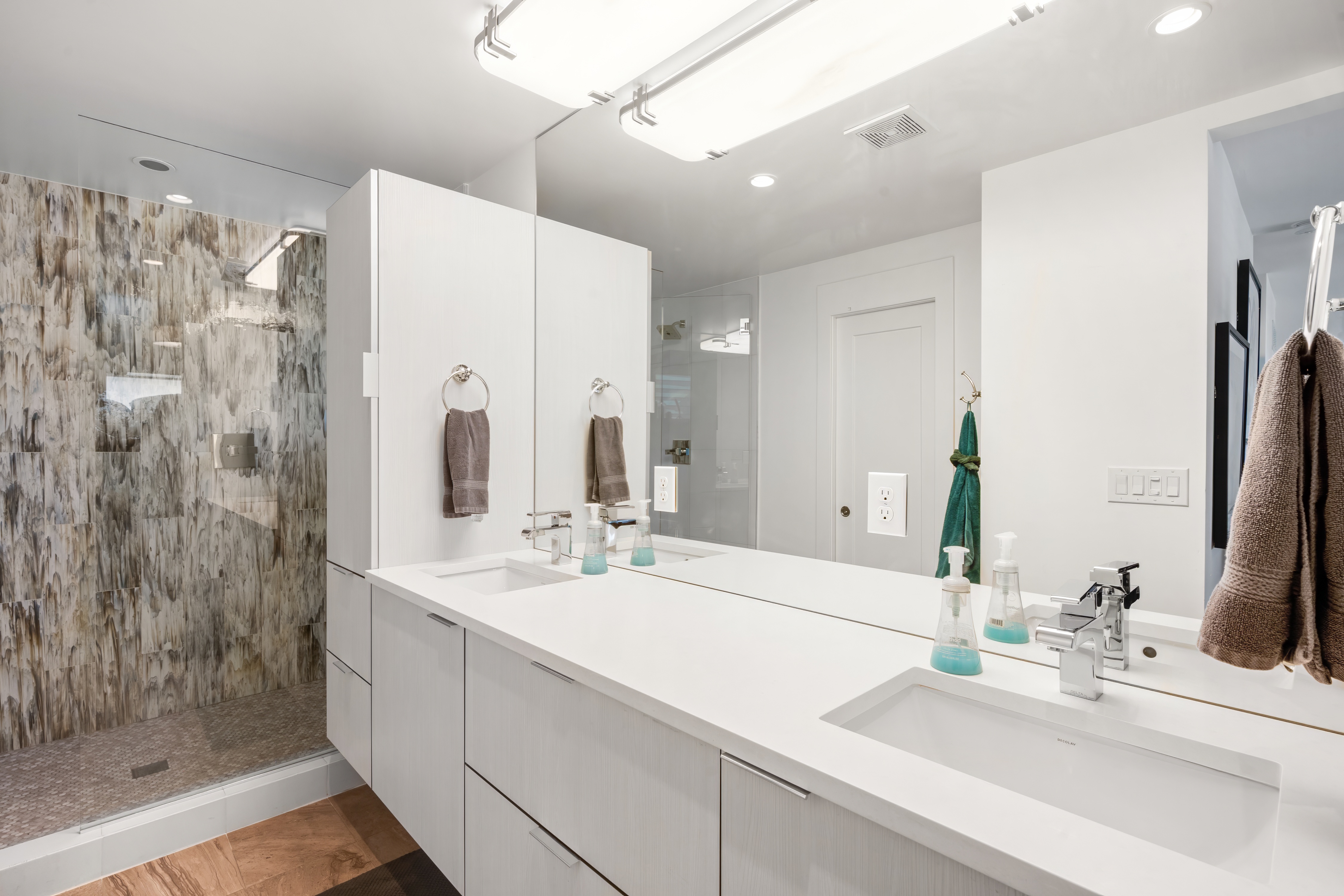  Seamlessly blends contemporary architecture & refined finishes - 物件實景