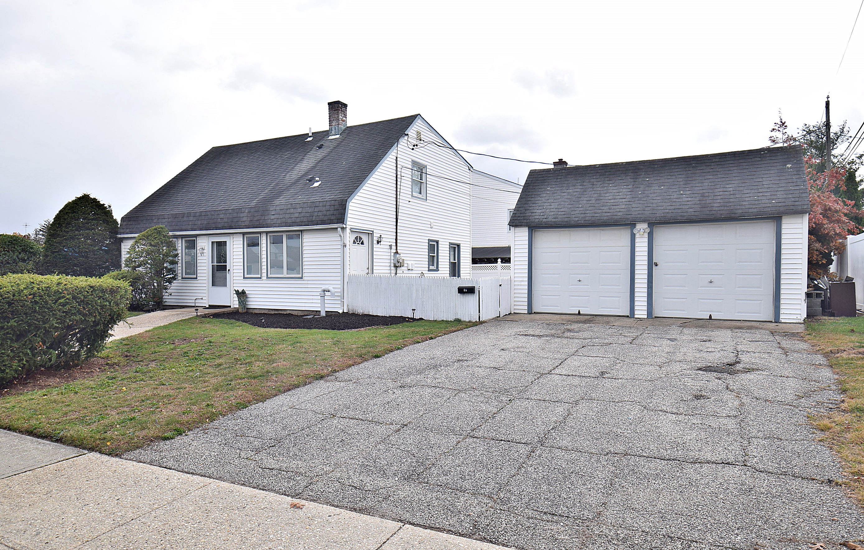 Levittown, New York, 11756, United States, 4 Bedrooms Bedrooms, ,2 BathroomsBathrooms,Residential,For Sale,2000416
