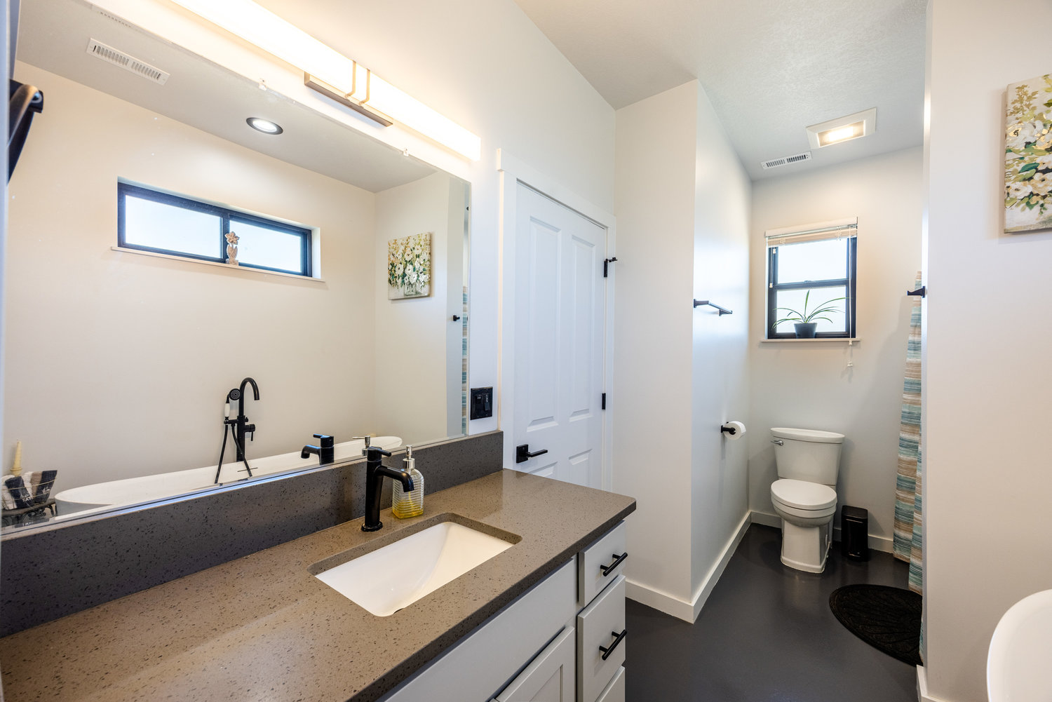 Sheridan, Wyoming, 82801, United States, 3 Bedrooms Bedrooms, ,2 BathroomsBathrooms,Residential,For Sale,1983795