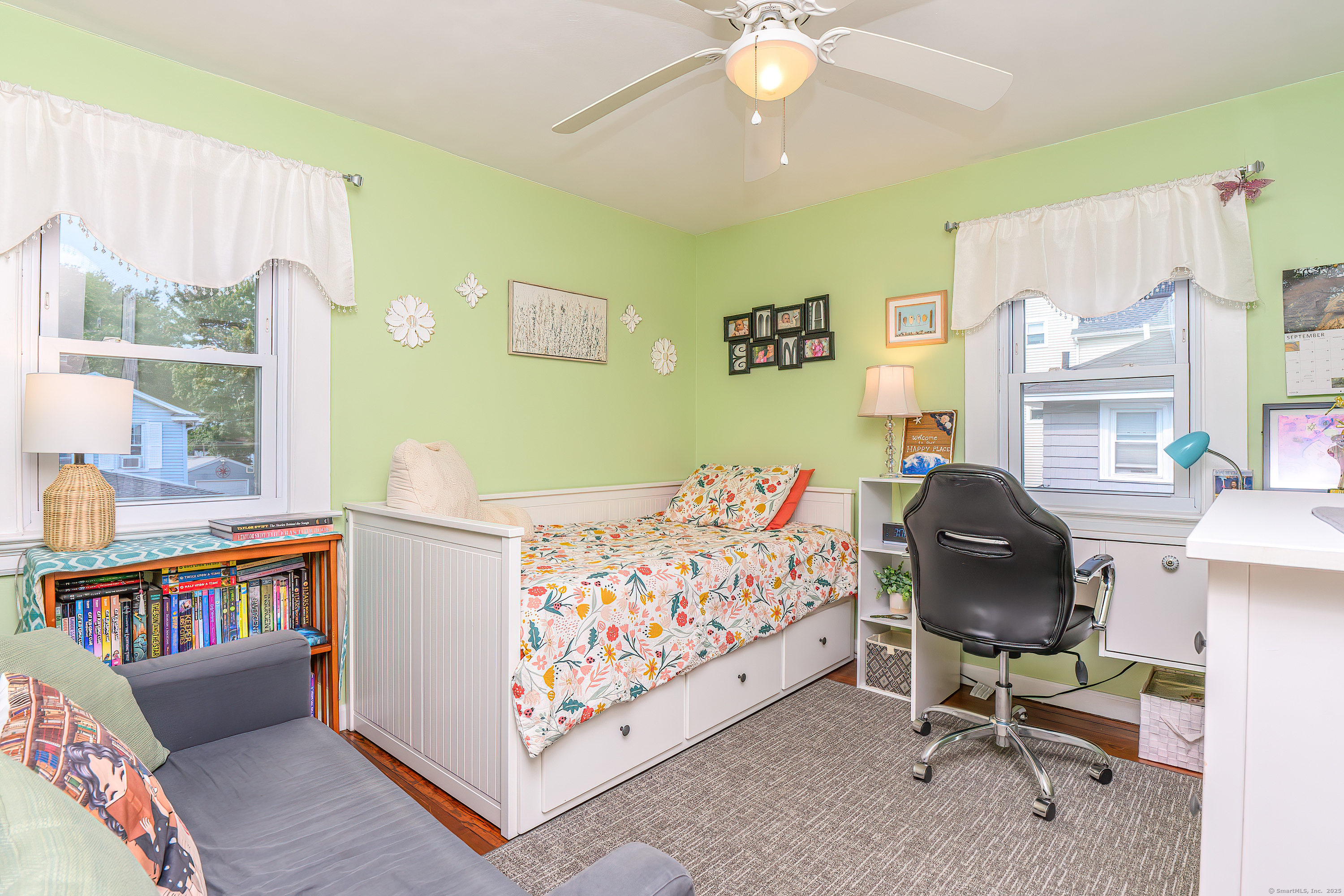 Milford, Connecticut, 06460, United States, 3 Bedrooms Bedrooms, ,2 BathroomsBathrooms,Residential,For Sale,1942157
