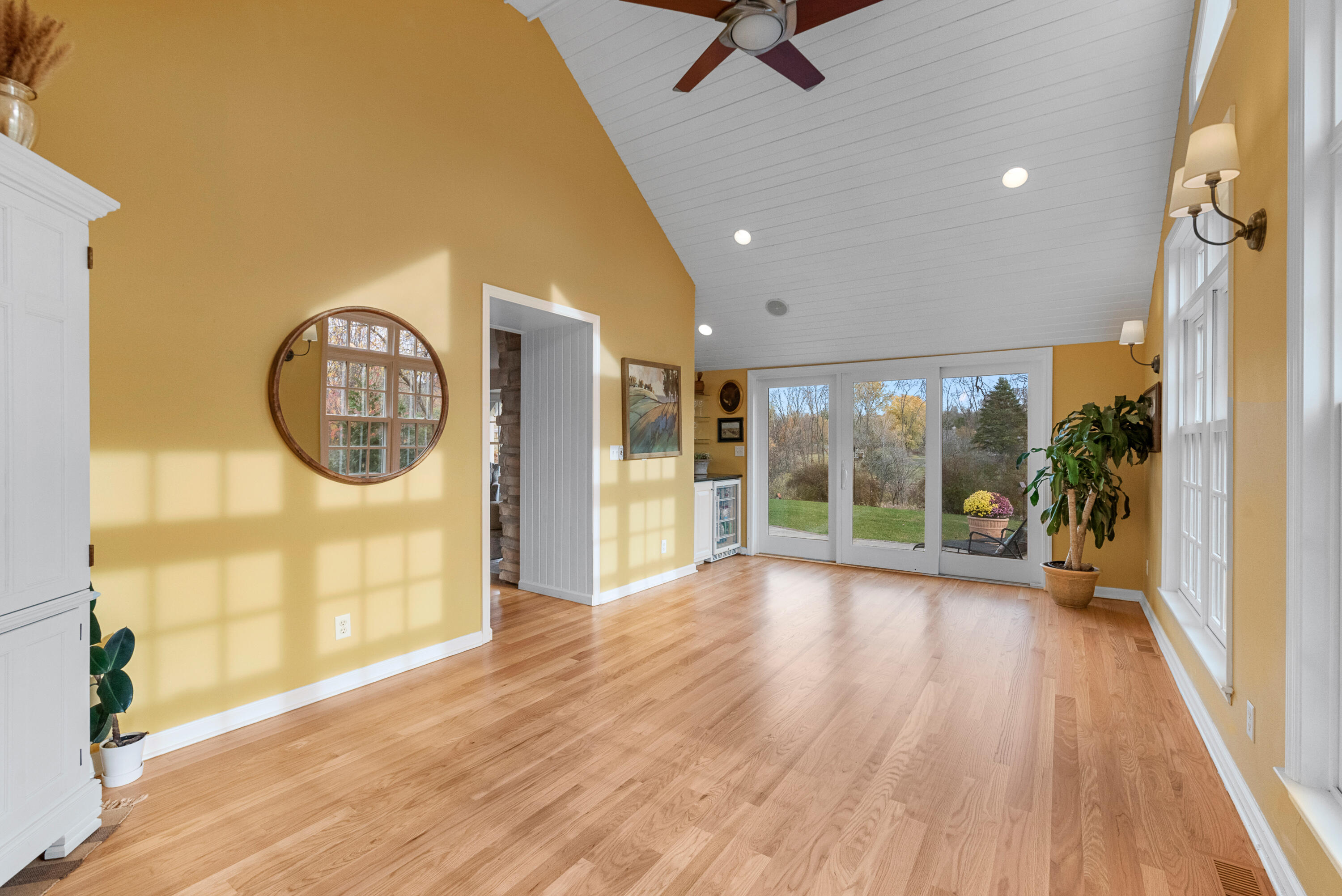 Mequon, Wisconsin, 53092, United States, 4 Bedrooms Bedrooms, ,3 BathroomsBathrooms,Residential,For Sale,1989588