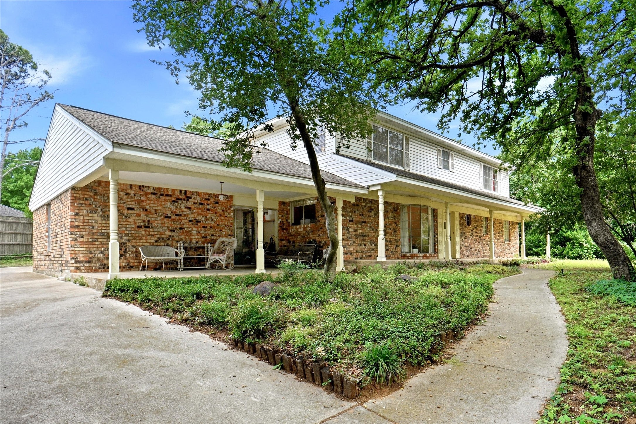 Grapevine, Texas, 76051, United States, 3 Bedrooms Bedrooms, ,2 BathroomsBathrooms,Residential,For Sale,2048071