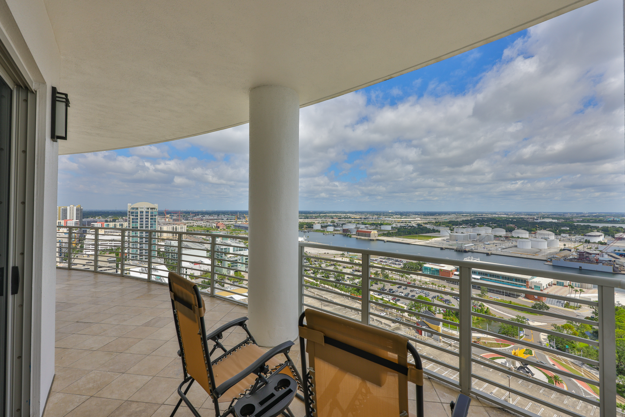 Tampa, Florida, 33602, United States, 3 Bedrooms Bedrooms, ,3 BathroomsBathrooms,Residential,For Sale,1982527