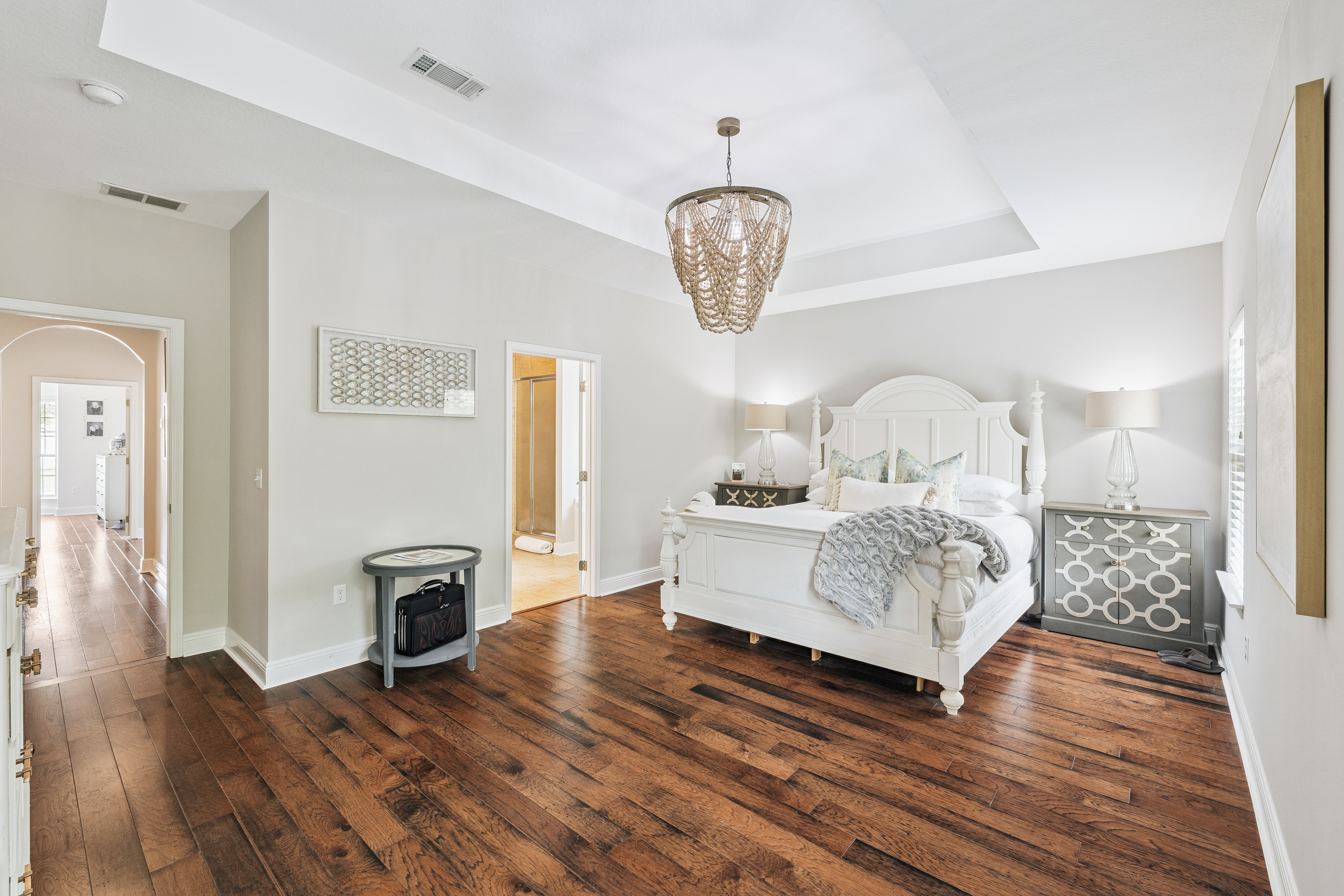  Immaculate, Spacious Single-Level Living Home with Screened Outdoor Living - 物件實景