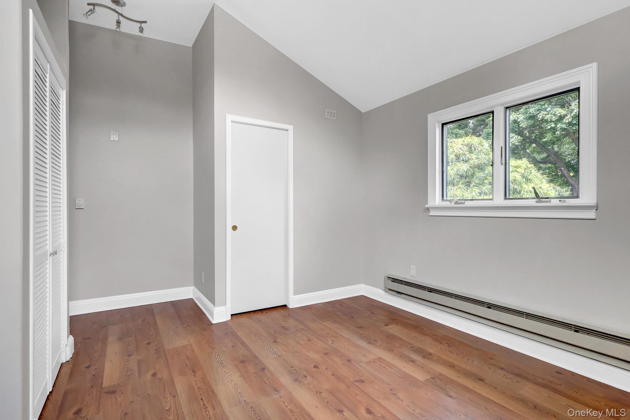  466 W 4th Street, West Islip, NY, 11795 - 物件實景