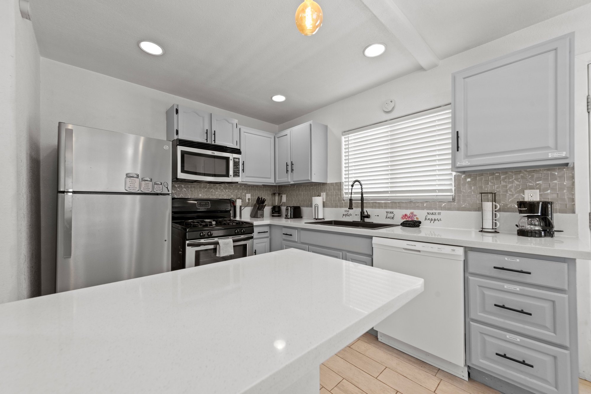  Turnkey Furnished 29 Palms Home With RV Parking - 物件實景