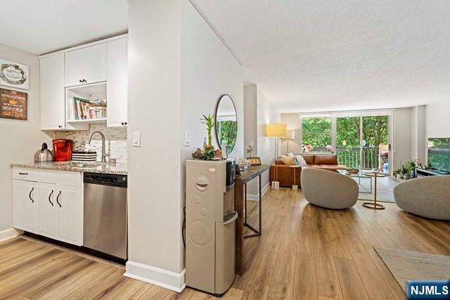 Edgewater, New Jersey, 07020, United States, 2 Bedrooms Bedrooms, ,2 BathroomsBathrooms,Residential,For Sale,1910959