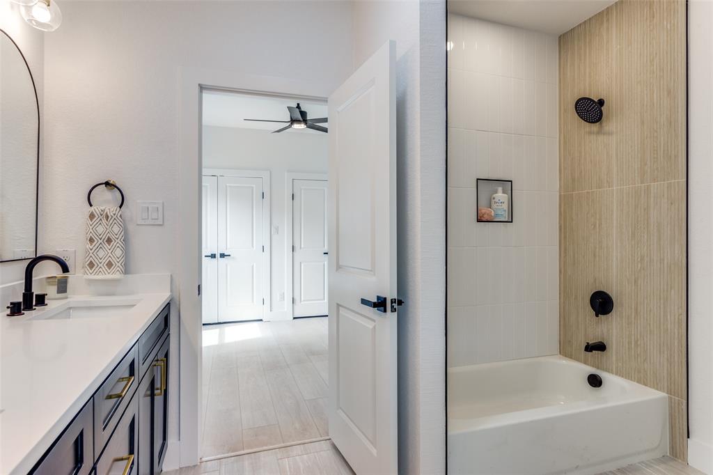 Fort Worth, Texas, 76109, United States, 4 Bedrooms Bedrooms, ,3 BathroomsBathrooms,Residential,For Sale,1974156