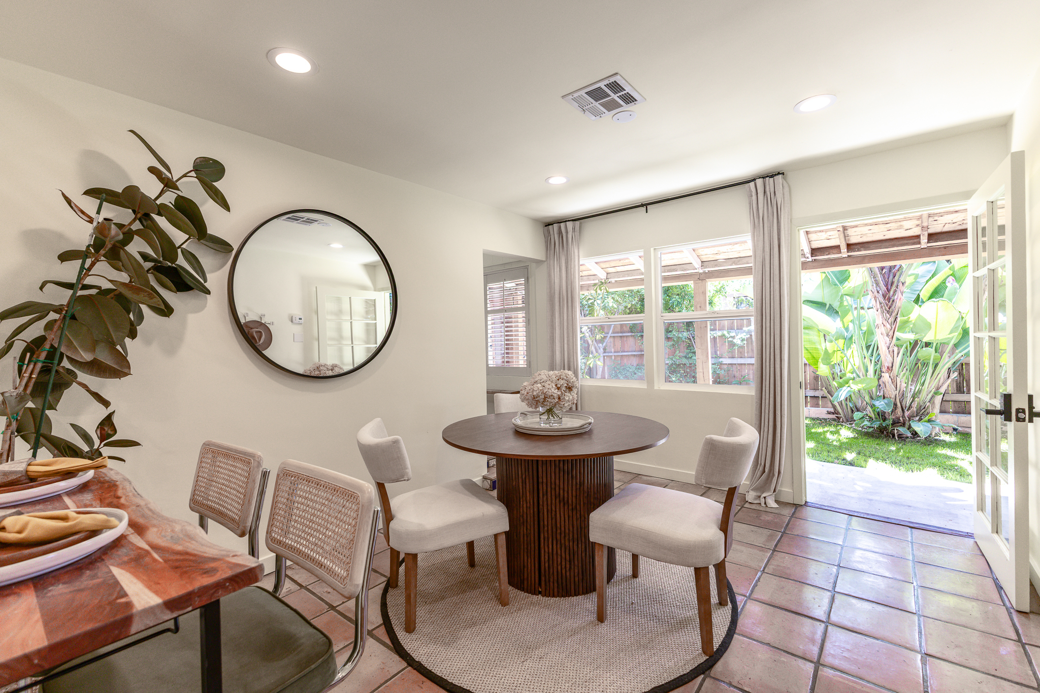  927 Pine Grove Ave - 物件實景