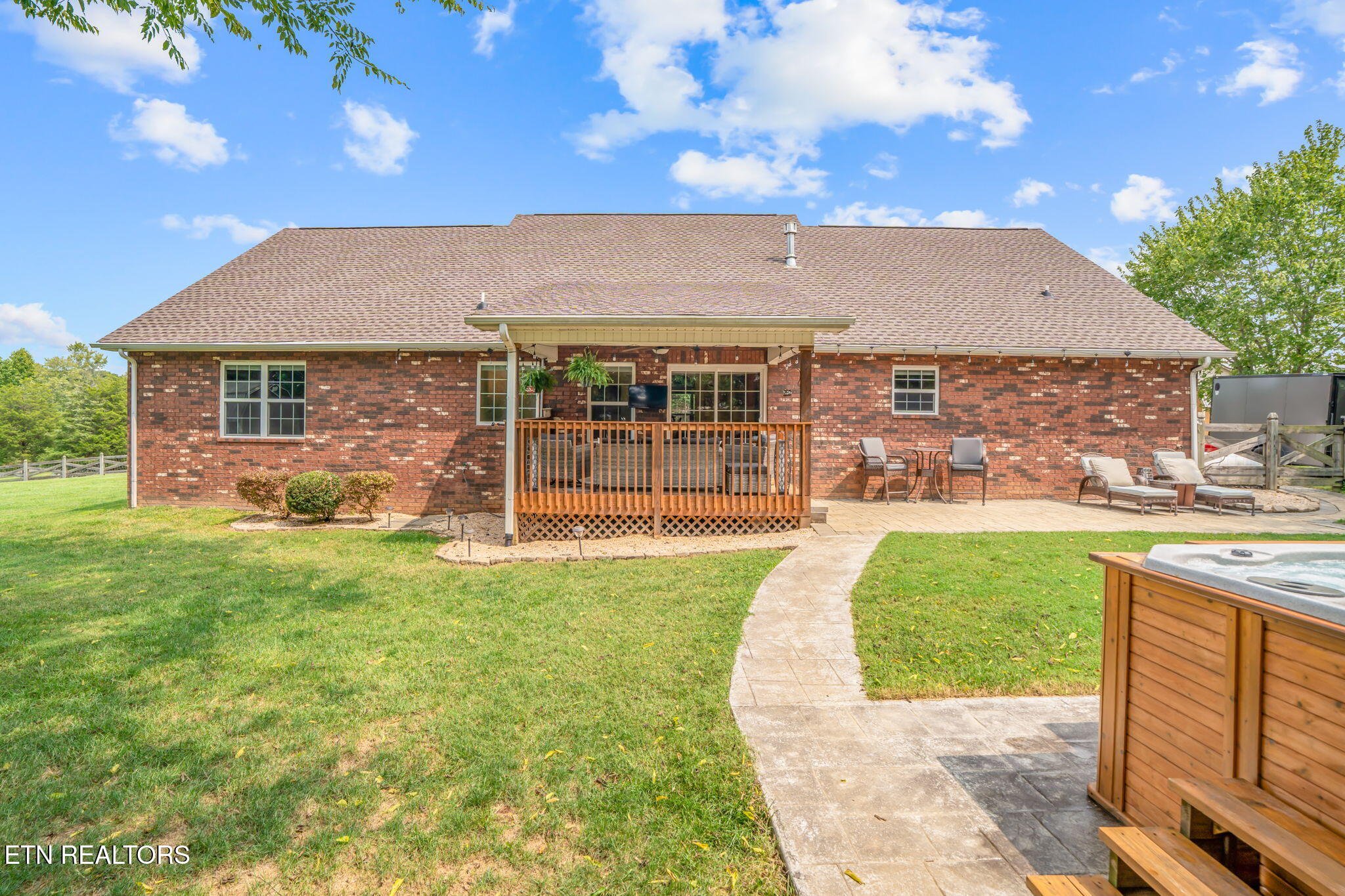 Maryville, Tennessee, 37803, United States, 3 Bedrooms Bedrooms, ,2 BathroomsBathrooms,Residential,For Sale,1942591
