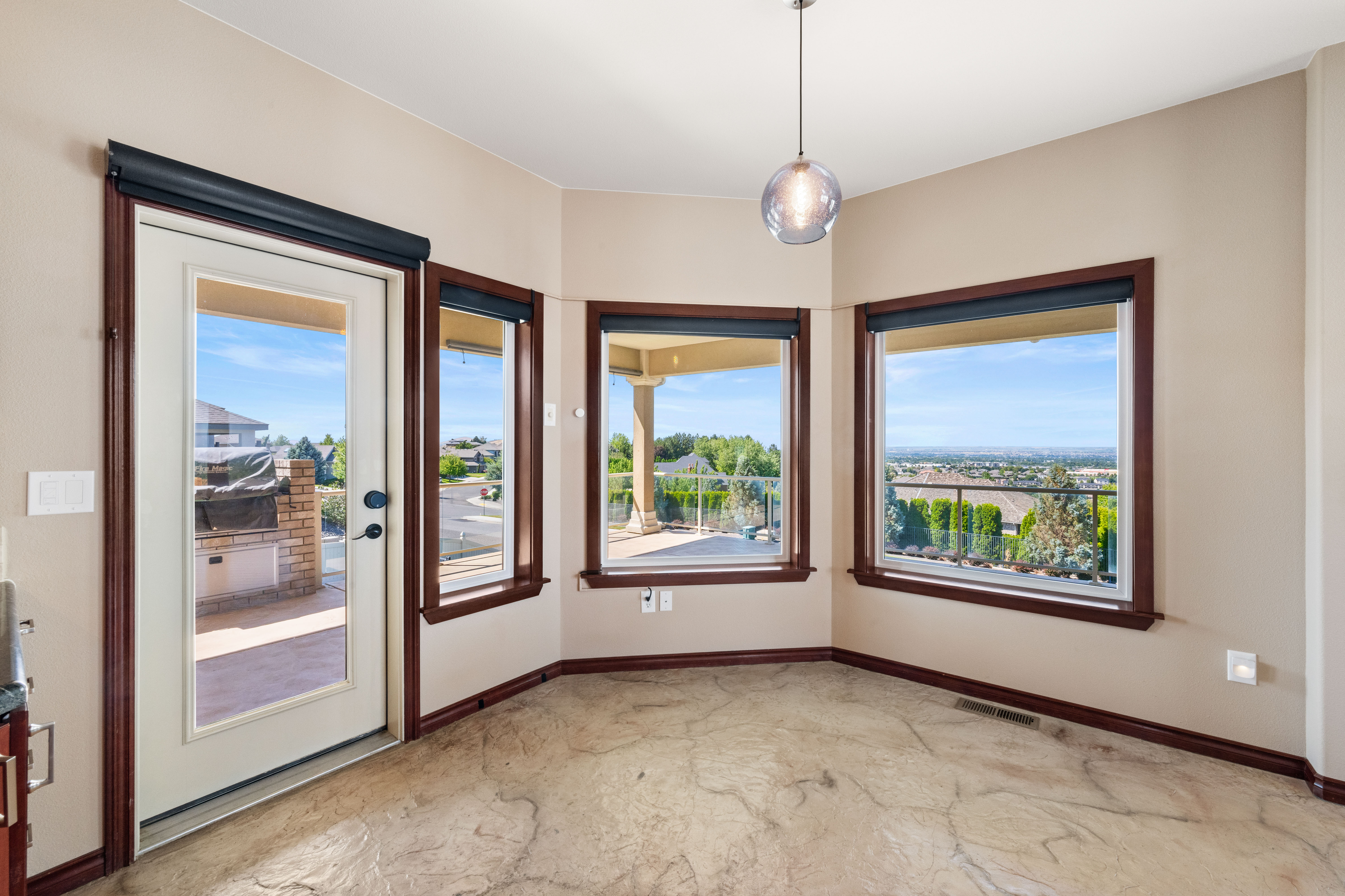  Breathtaking Views & Award Winning Parade Home - 物件實景