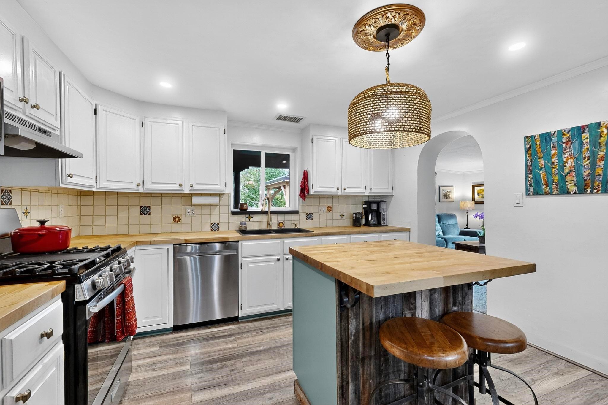 Santa Fe, New Mexico, 87505, United States, 3 Bedrooms Bedrooms, ,2 BathroomsBathrooms,Residential,For Sale,1971309