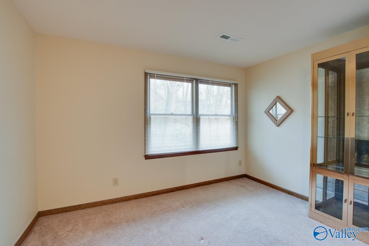 Huntsville, Alabama, 35802, United States, 4 Bedrooms Bedrooms, ,3 BathroomsBathrooms,Residential,For Sale,1996738