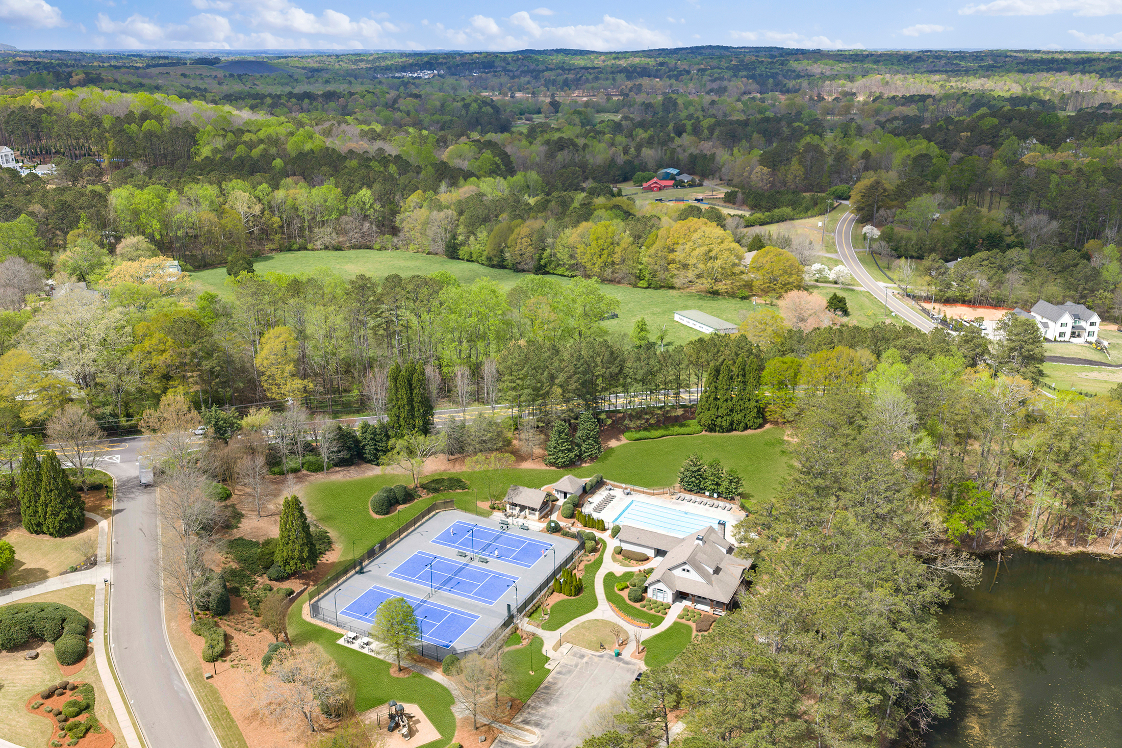  Meticulous Brick Estate Blends Timeless Architecture with Elevated Design - 物件實景