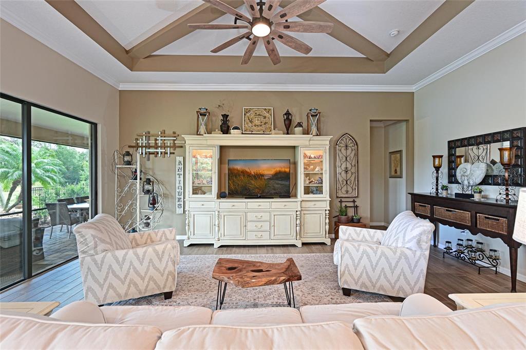 Bradenton, Florida, 34212, United States, 2 Bedrooms Bedrooms, ,2 BathroomsBathrooms,Residential,For Sale,1948137