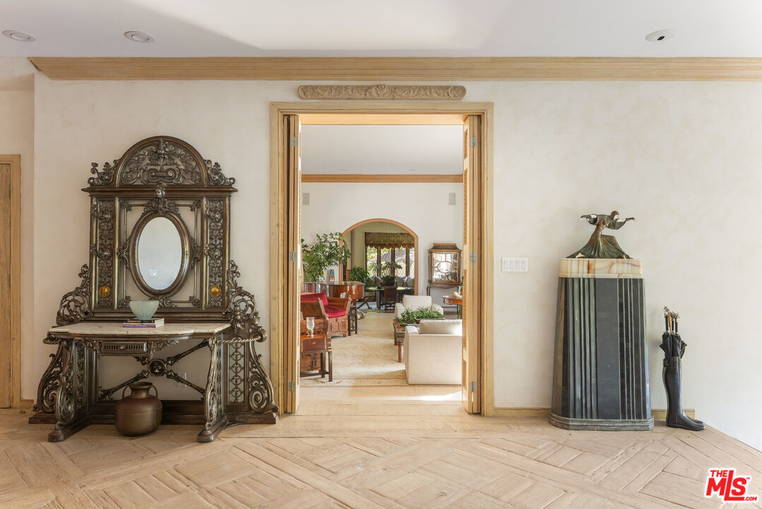 Beverly Hills, California, 90210, United States, 7 Bedrooms Bedrooms, ,9 BathroomsBathrooms,Residential,For Sale,1933482