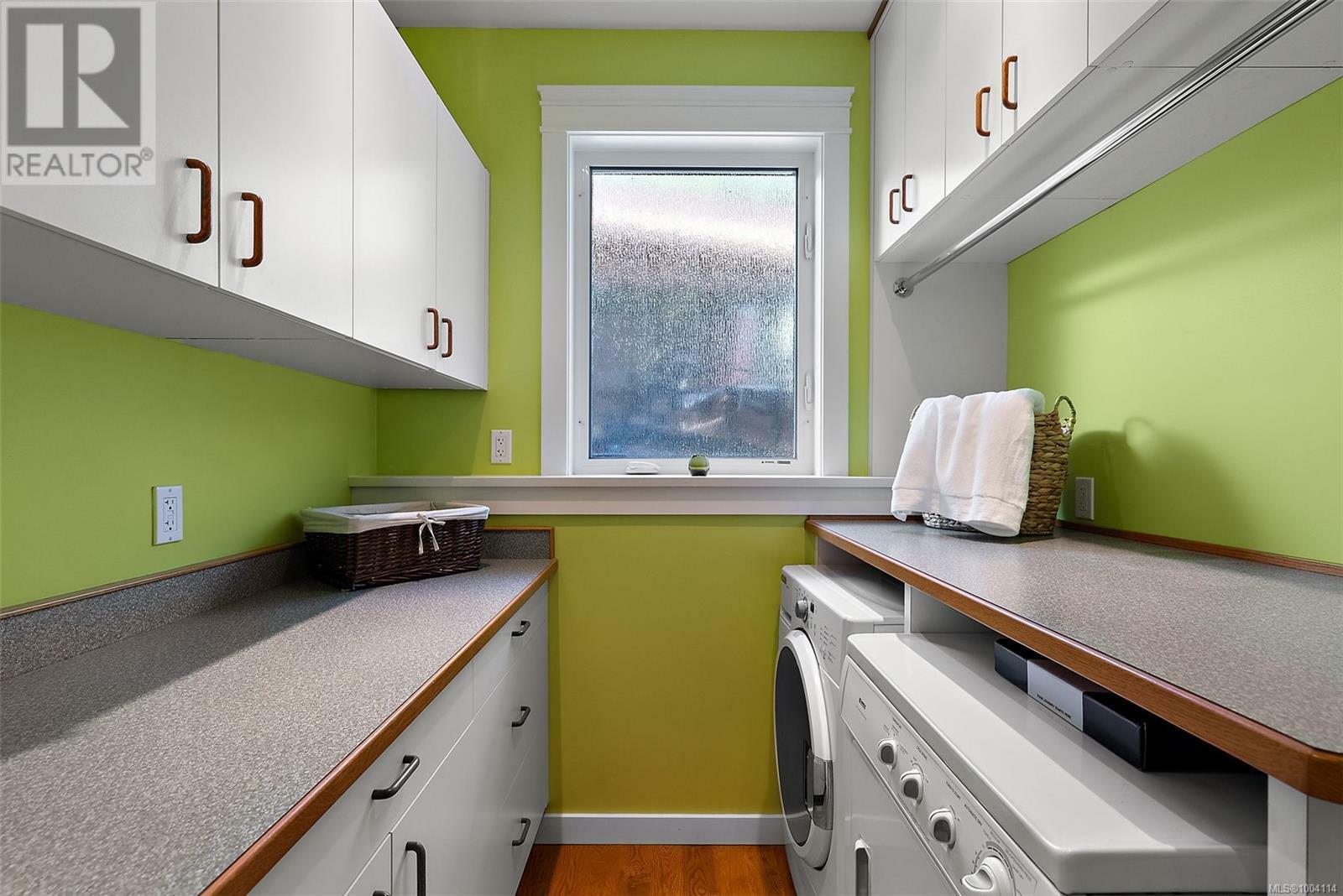VIEW ROYAL, British Columbia, V9B 1M7, CA, 3 Bedrooms Bedrooms, ,4 BathroomsBathrooms,Residential,For Sale,1874581