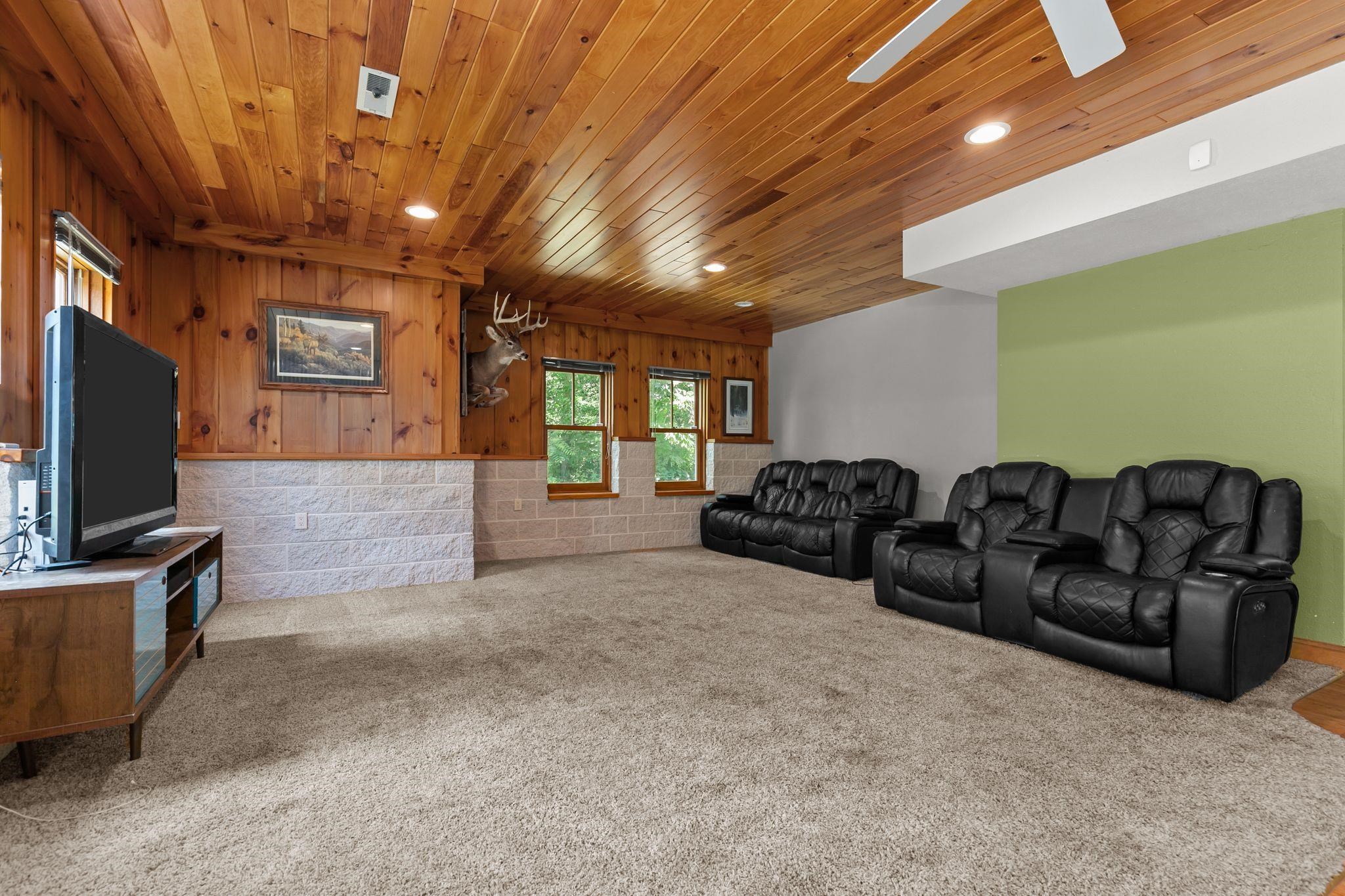 Berlin, Wisconsin, 54923, United States, 5 Bedrooms Bedrooms, ,4 BathroomsBathrooms,Residential,For Sale,1974961