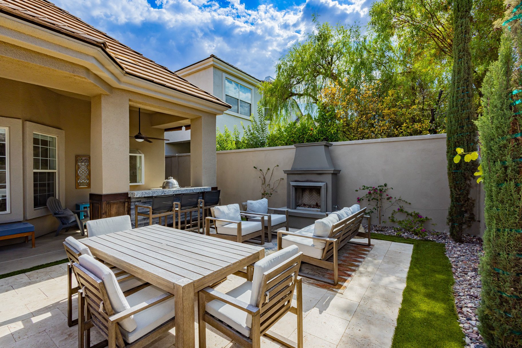  Queensridge single story Home with Backyard Oasis - 物件實景