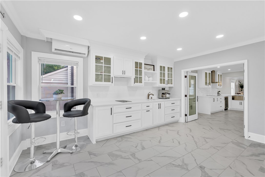 Greenville, South Carolina, 29607, United States, 5 Bedrooms Bedrooms, ,4 BathroomsBathrooms,Residential,For Sale,1947987