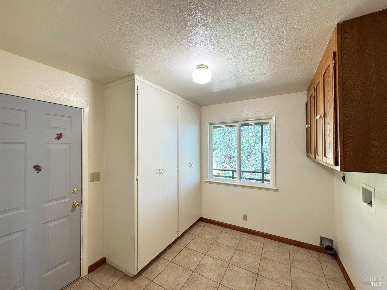 Lakeport, California, 95453, United States, 4 Bedrooms Bedrooms, ,3 BathroomsBathrooms,Residential,For Sale,2015104
