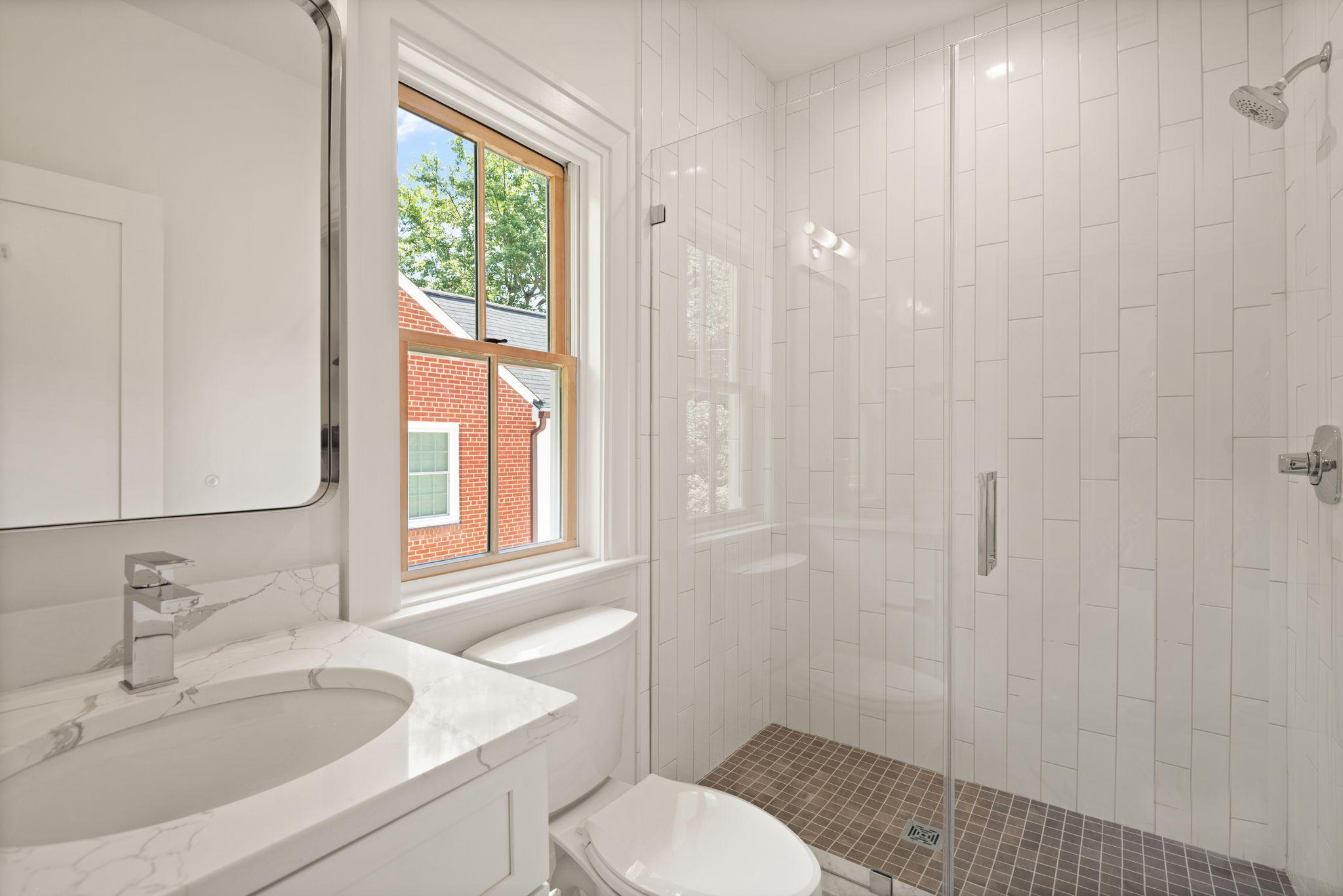  5022 Cathedral Avenue NW, Washington, DC, 20016 - 物件實景