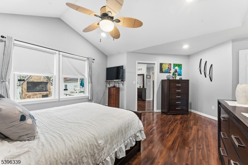 Dunellen Boro, New Jersey, 08812, United States, 3 Bedrooms Bedrooms, ,2 BathroomsBathrooms,Residential,For Sale,1991151