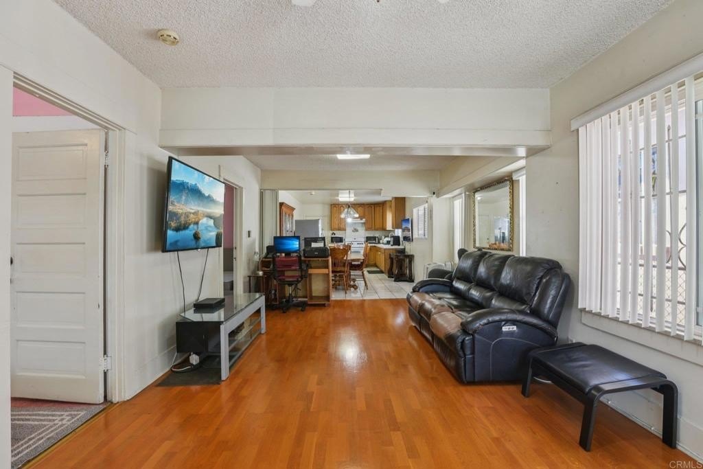 Los Angeles, California, 90038, United States, 3 Bedrooms Bedrooms, ,2 BathroomsBathrooms,Residential,For Sale,1925256