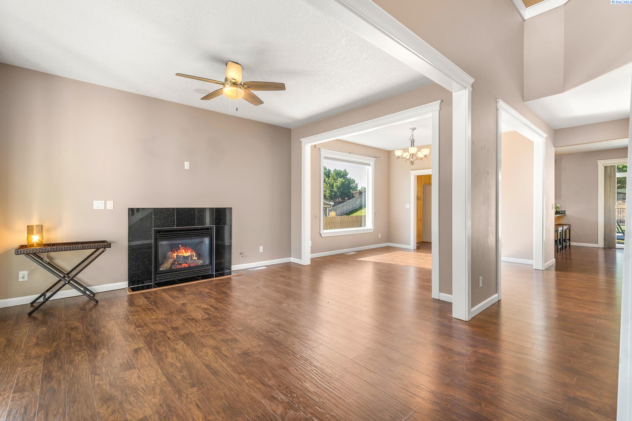 Richland, Washington, 99354, United States, 5 Bedrooms Bedrooms, ,2 BathroomsBathrooms,Residential,For Sale,1925310
